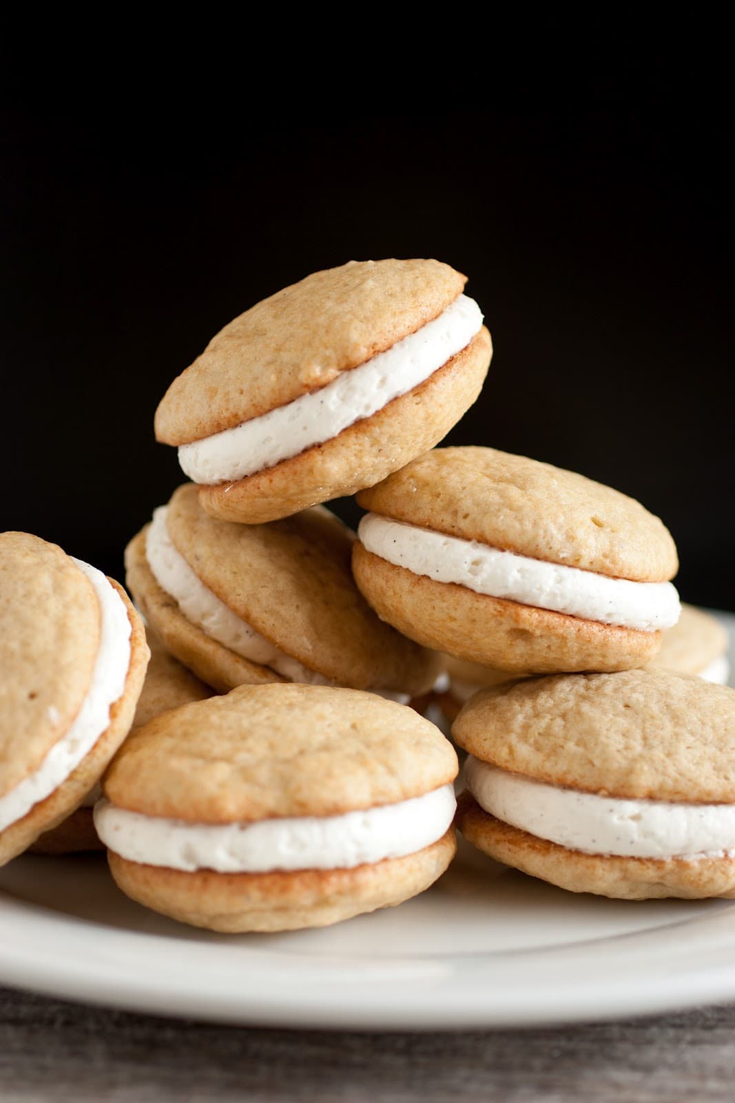 Quick Banana Bread Whoopie Pies: A Crowd-Pleasing Dessert Twist